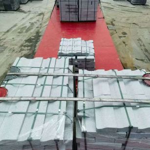 黄山 芝麻白仿形加直形路沿石出货日常