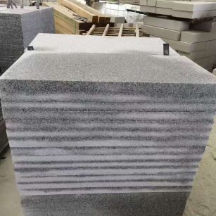 黄山 芝麻白5公分火烧地铺成品，900*400，规格可定制