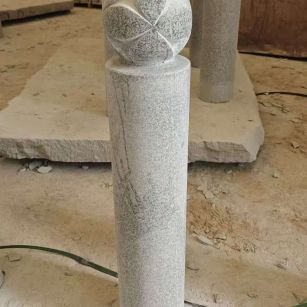 黄山 芝麻白花岗岩石材挡车石柱、停车柱、圆柱挡车柱、方柱挡车柱等