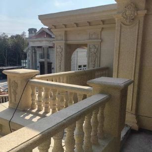 黄山 黄金麻别墅外墙干挂雕花配合阳台栏杆花瓶柱