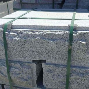 黄山 芝麻白花岗岩自然面成品