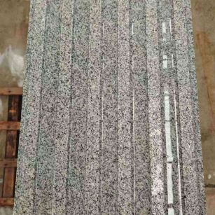 黄山 芝麻白花岗岩荔枝面雕刻盲道，盲条