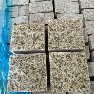 黄山 黄金麻花岗岩自然面小方块，弹石，马蹄石等