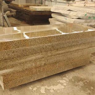 黄山 黄金麻栏杆料半成品加工中