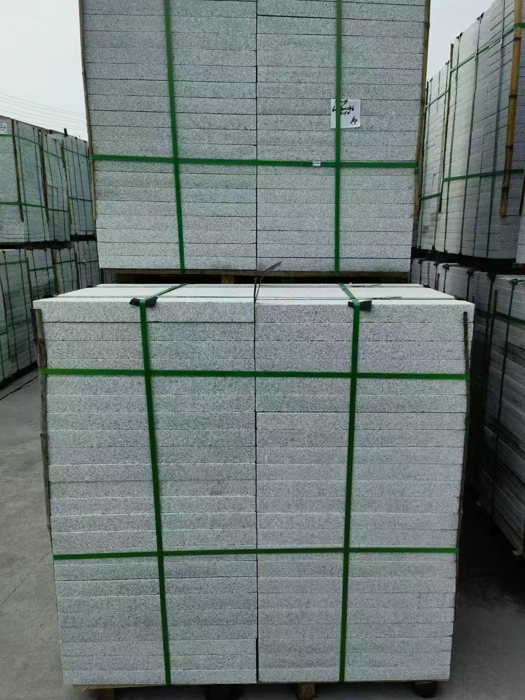 黄山 芝麻白火烧，园林广场市政工程地铺石，1.8~5.0厚均有现货