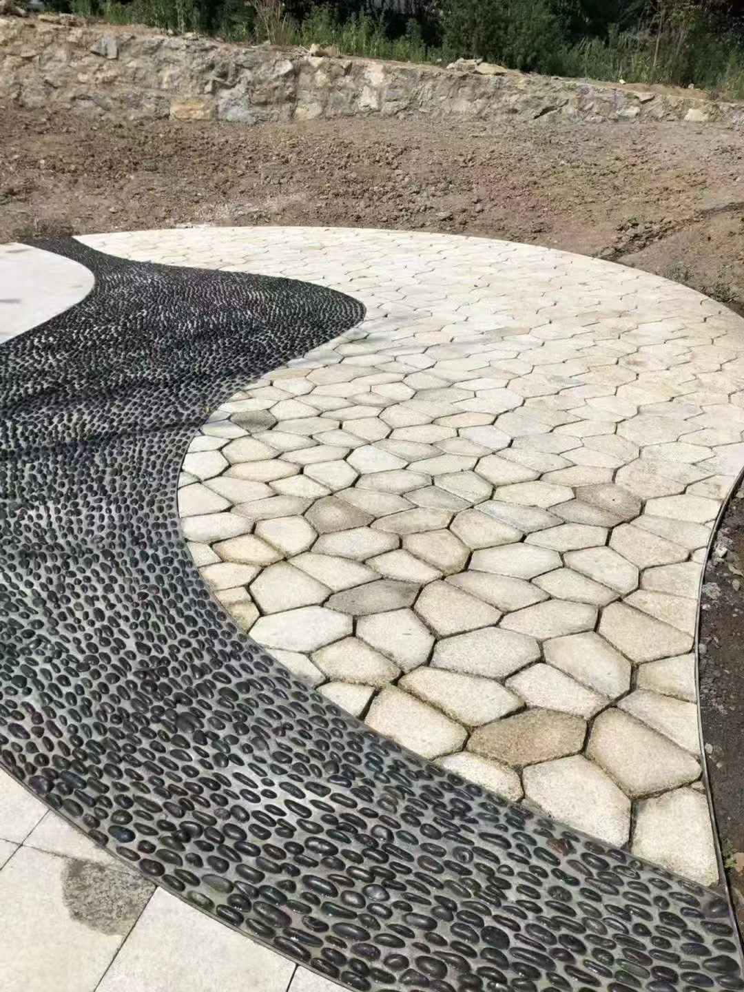 黄山 黄金麻冰裂纹地铺石工地铺装案例