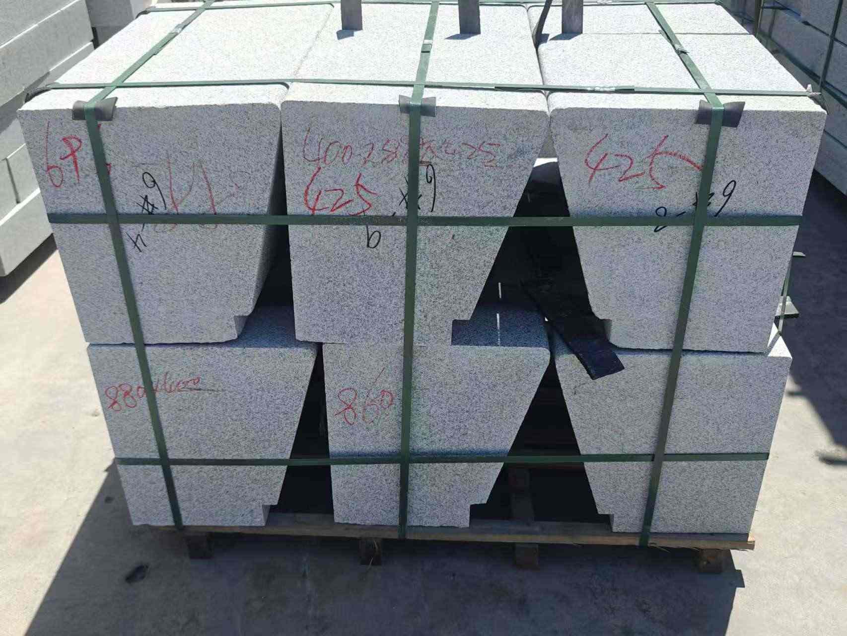 黄山 芝麻白异形坐凳，石凳