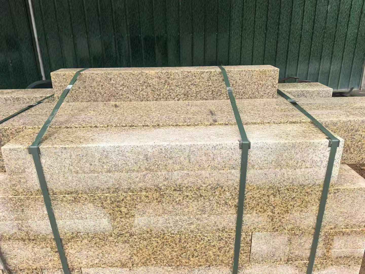 黄山 黄金麻花岗岩石材机切面栏杆料半成品