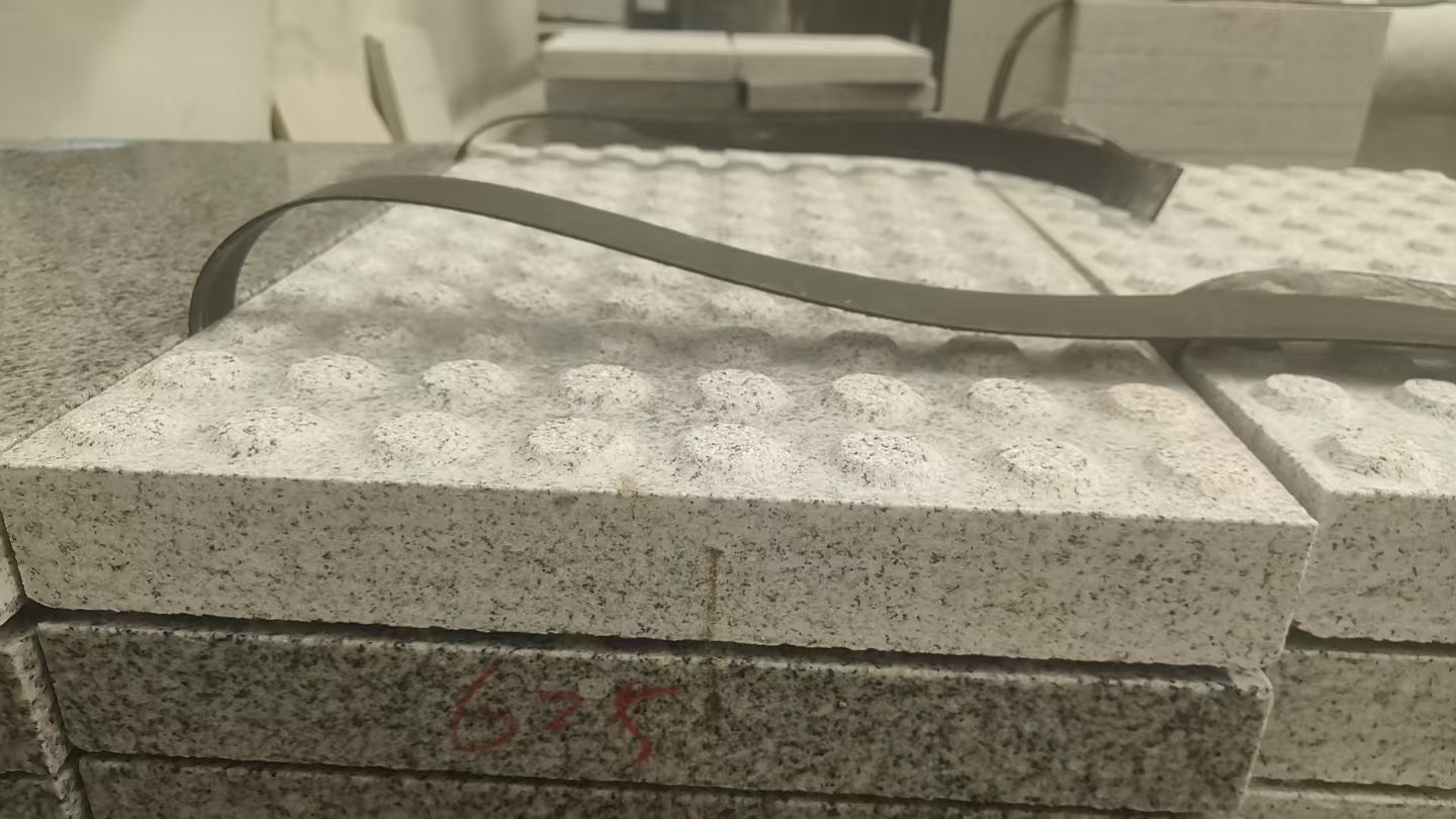 黄山 芝麻白花岗岩6.0公分荔枝面五轴加工雕刻盲点