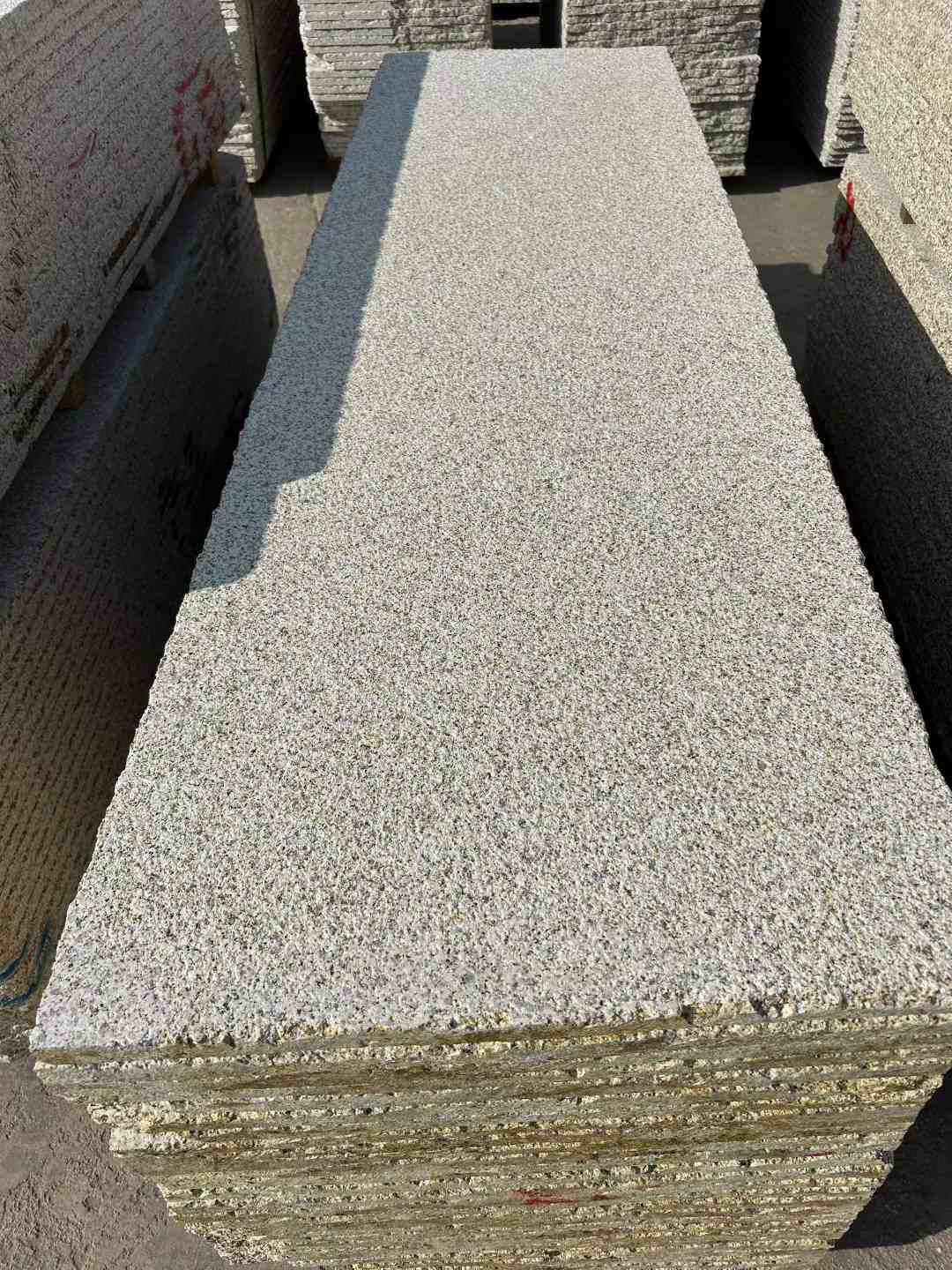 黄山 黄金麻花岗岩荔枝面毛板，半成品