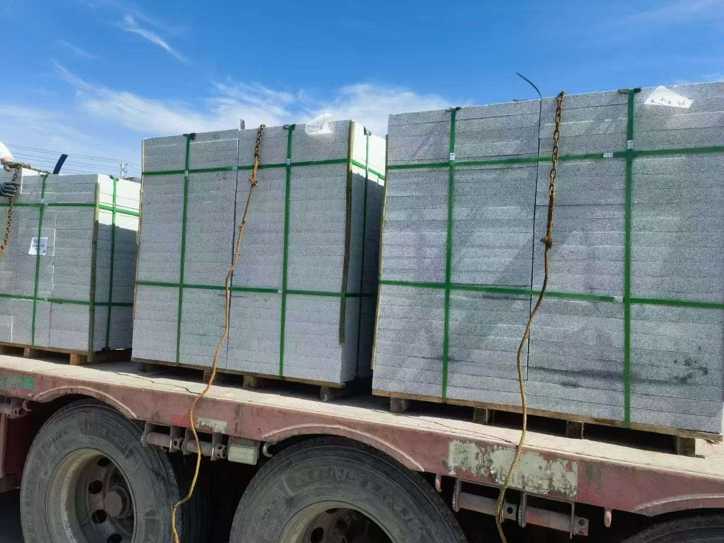 黄山 芝麻白花岗岩地铺石装车日常