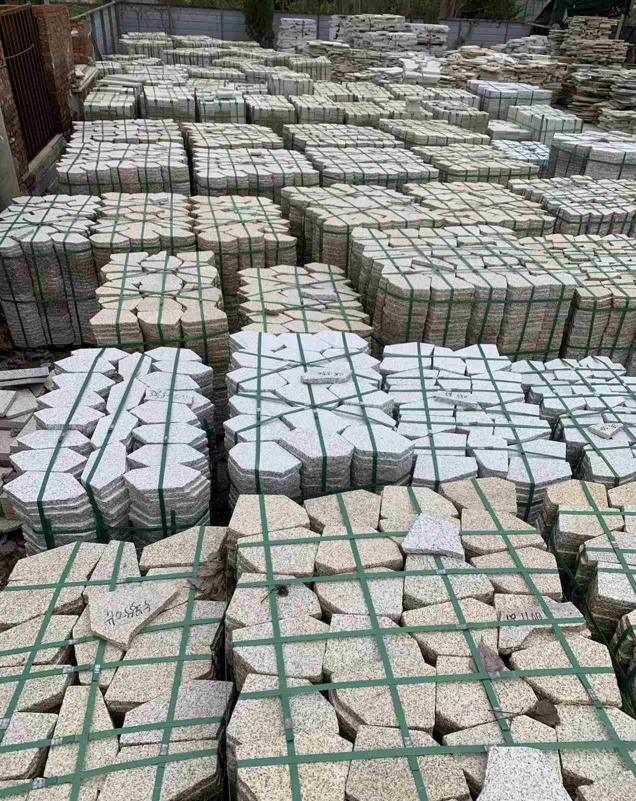 黄山 黄金麻白麻花岗岩荔枝面地铺石(冰裂纹)