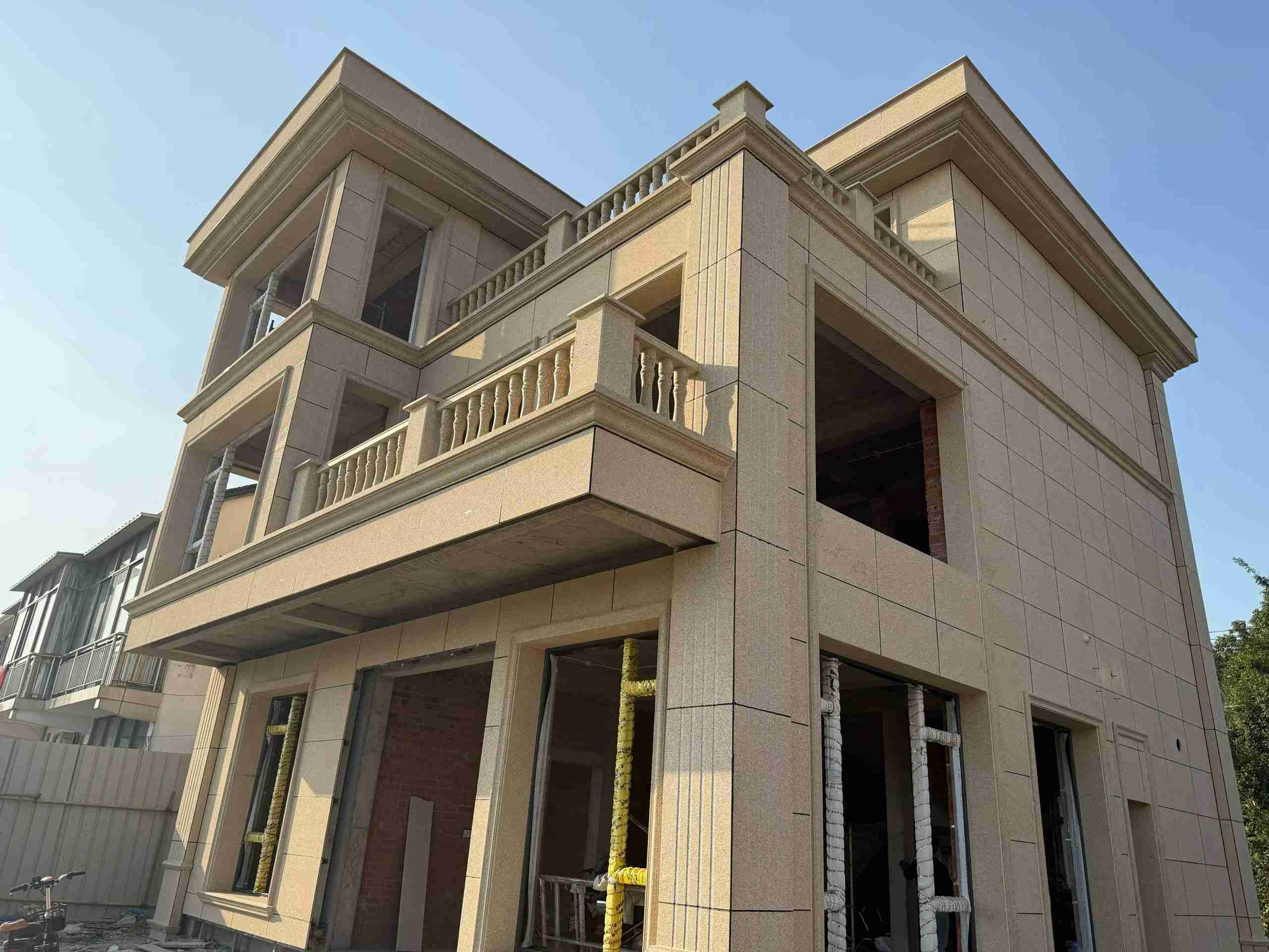 黄山 黄金麻花岗岩石材荔枝面外墙干挂效果展示