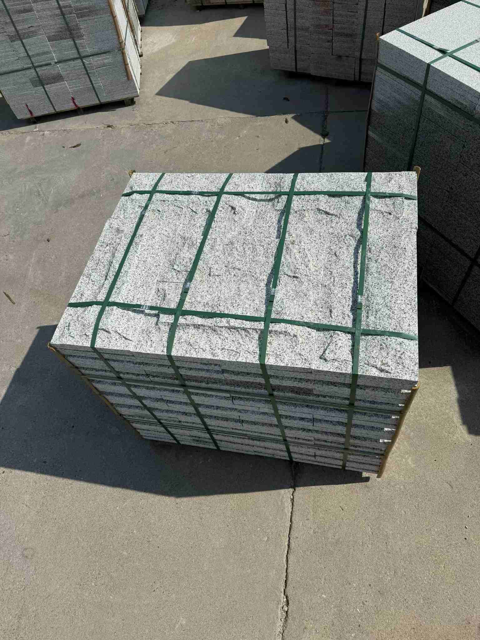 黄山 白麻花岗岩石材自然面蘑菇石成品