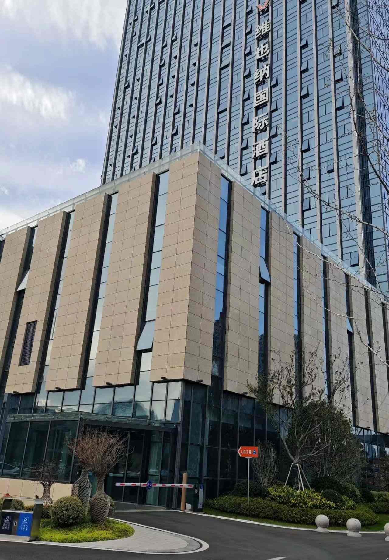 黄山 黄金麻花岗岩外墙干挂