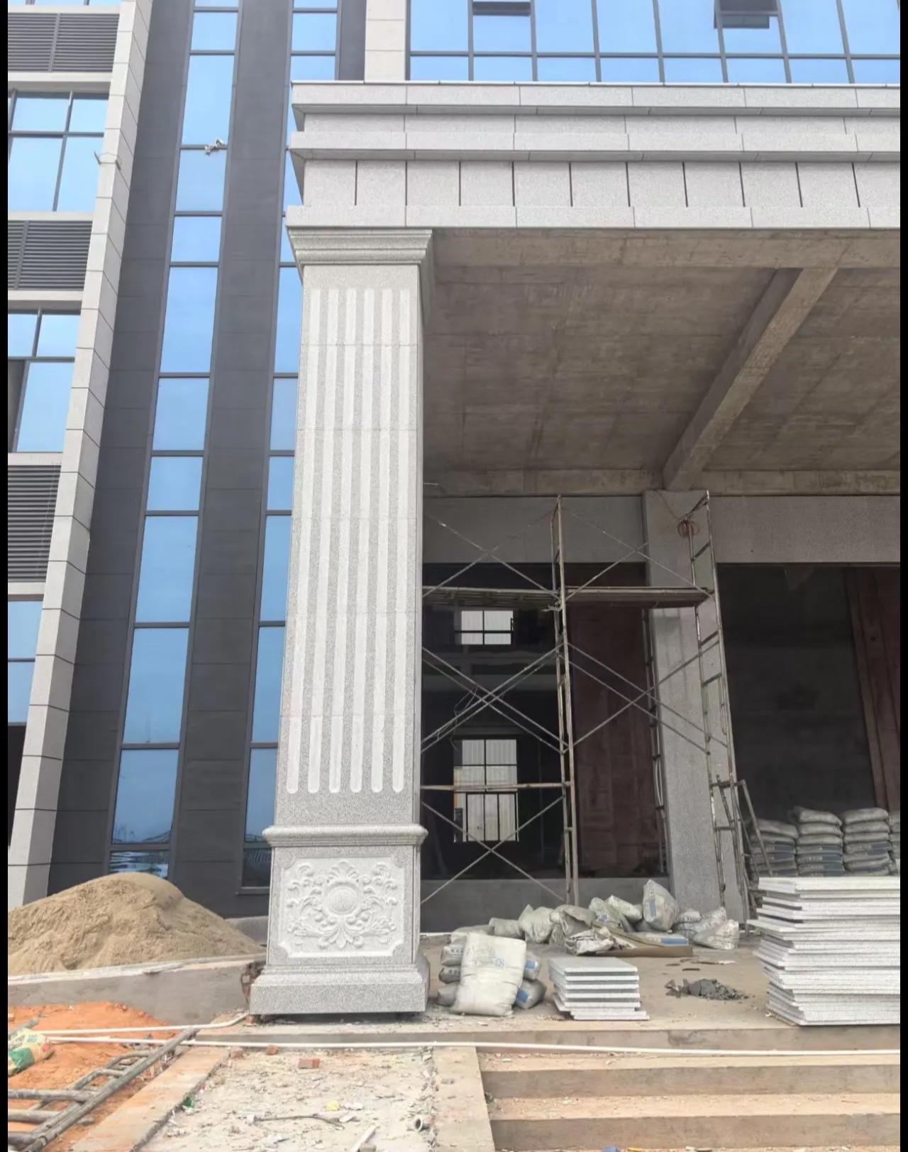 黄山 芝麻白光面花岗岩门楼大柱（罗马柱）配雕花底座