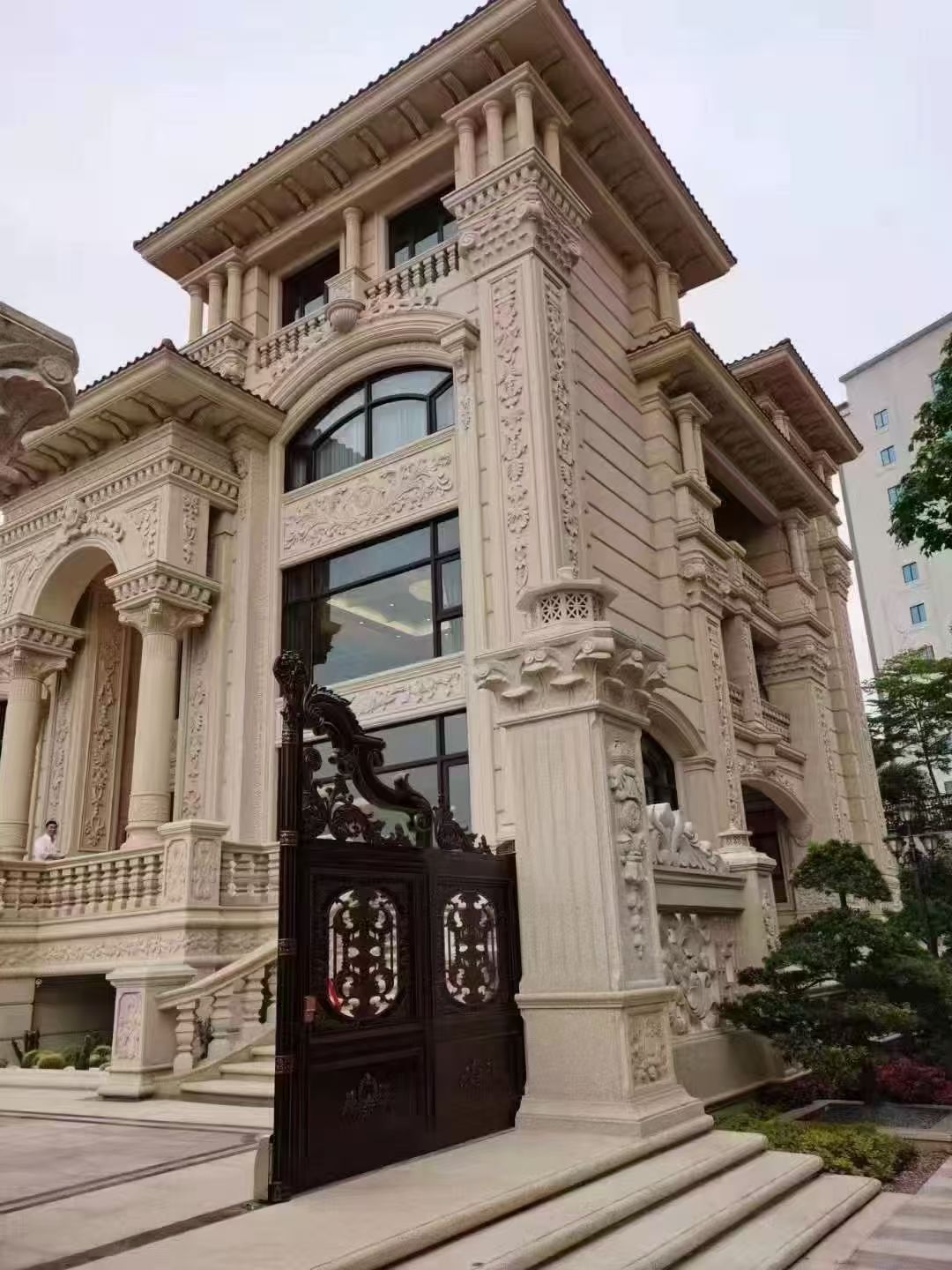 黄山 黄金麻花岗岩别墅外墙干挂效果展示