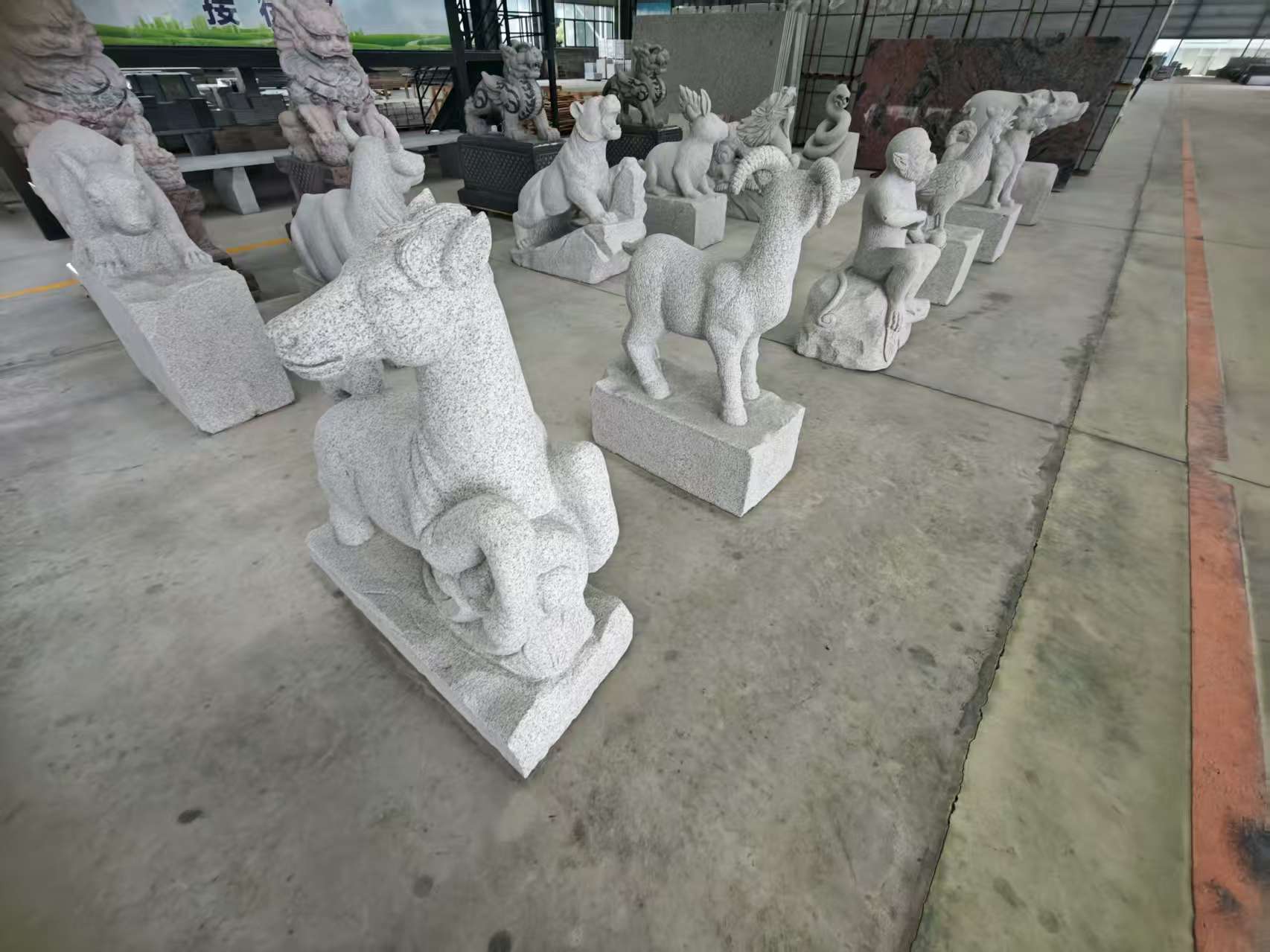 黄山 芝麻白花岗岩造型立体雕刻——十二生肖