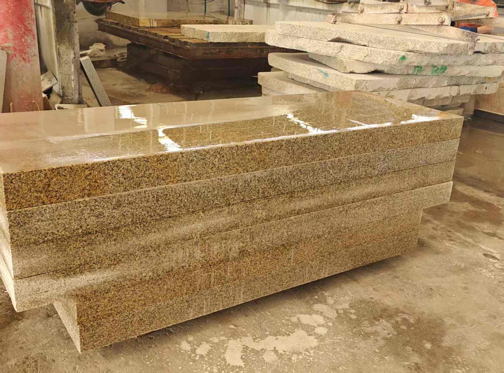 黄山 黄金麻栏杆料半成品加工中