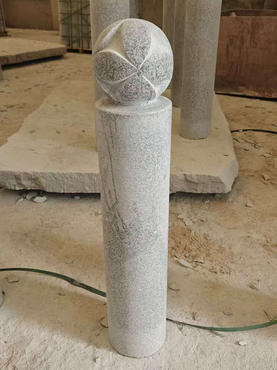 黄山 芝麻白花岗岩石材挡车石柱、停车柱、圆柱挡车柱、方柱挡车柱等