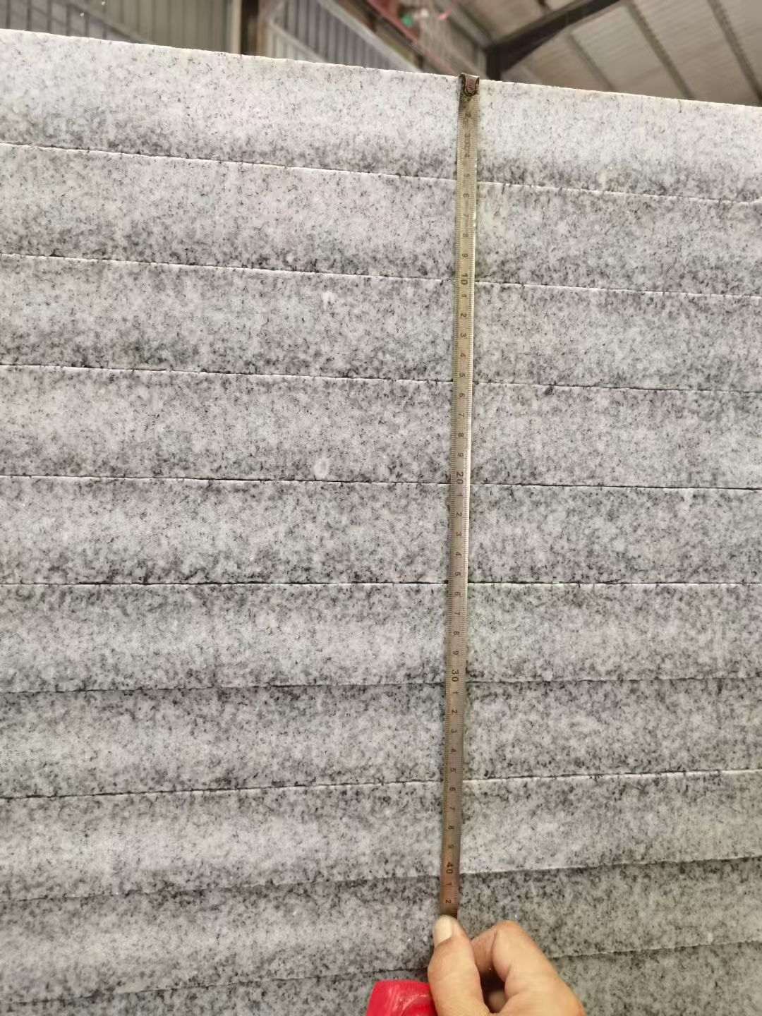 黄山 芝麻白火烧成品厚薄均匀，B料价格接近A料质量