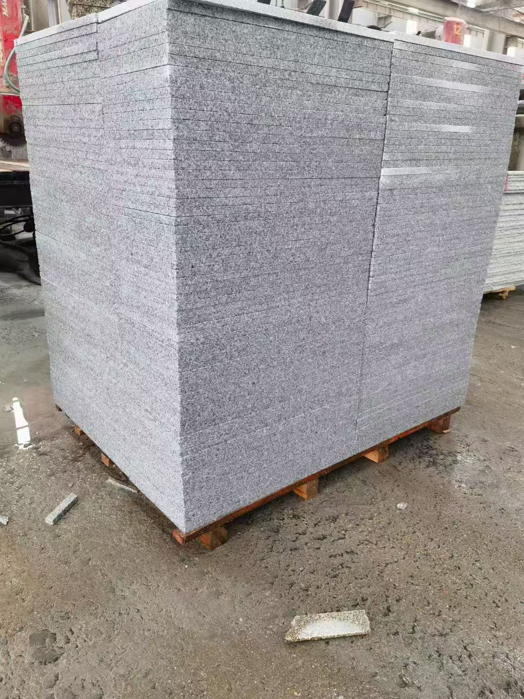 黄山 芝麻白火烧面1.8厚300*600地铺石，尺寸标准，厚薄均匀