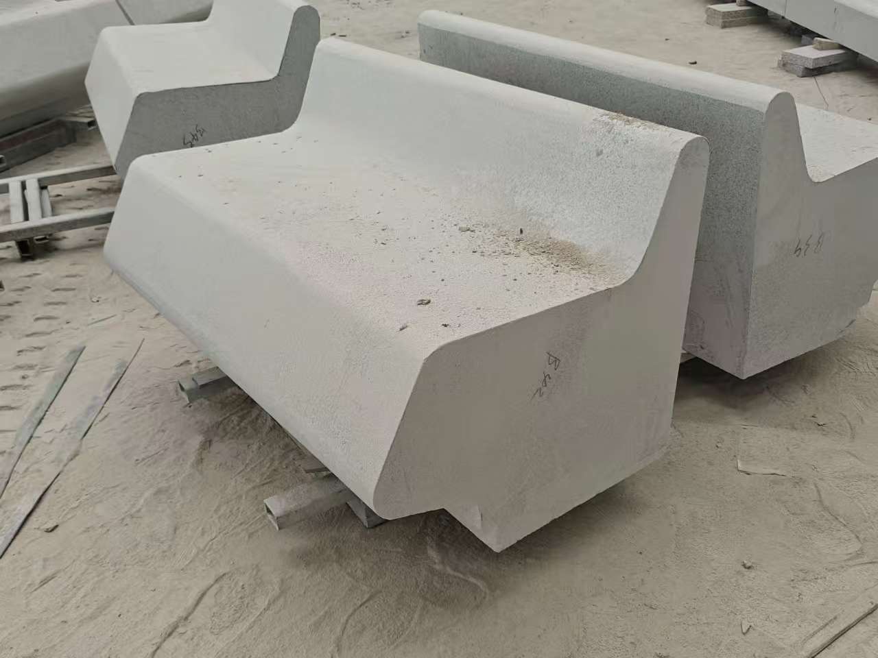 黄山 芝麻白花岗岩异形坐凳，石凳