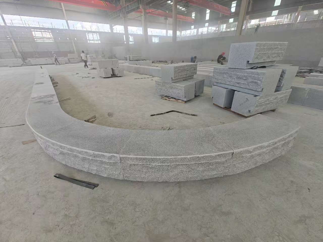 黄山 芝麻白异形坐凳，自然面光面弧形加工