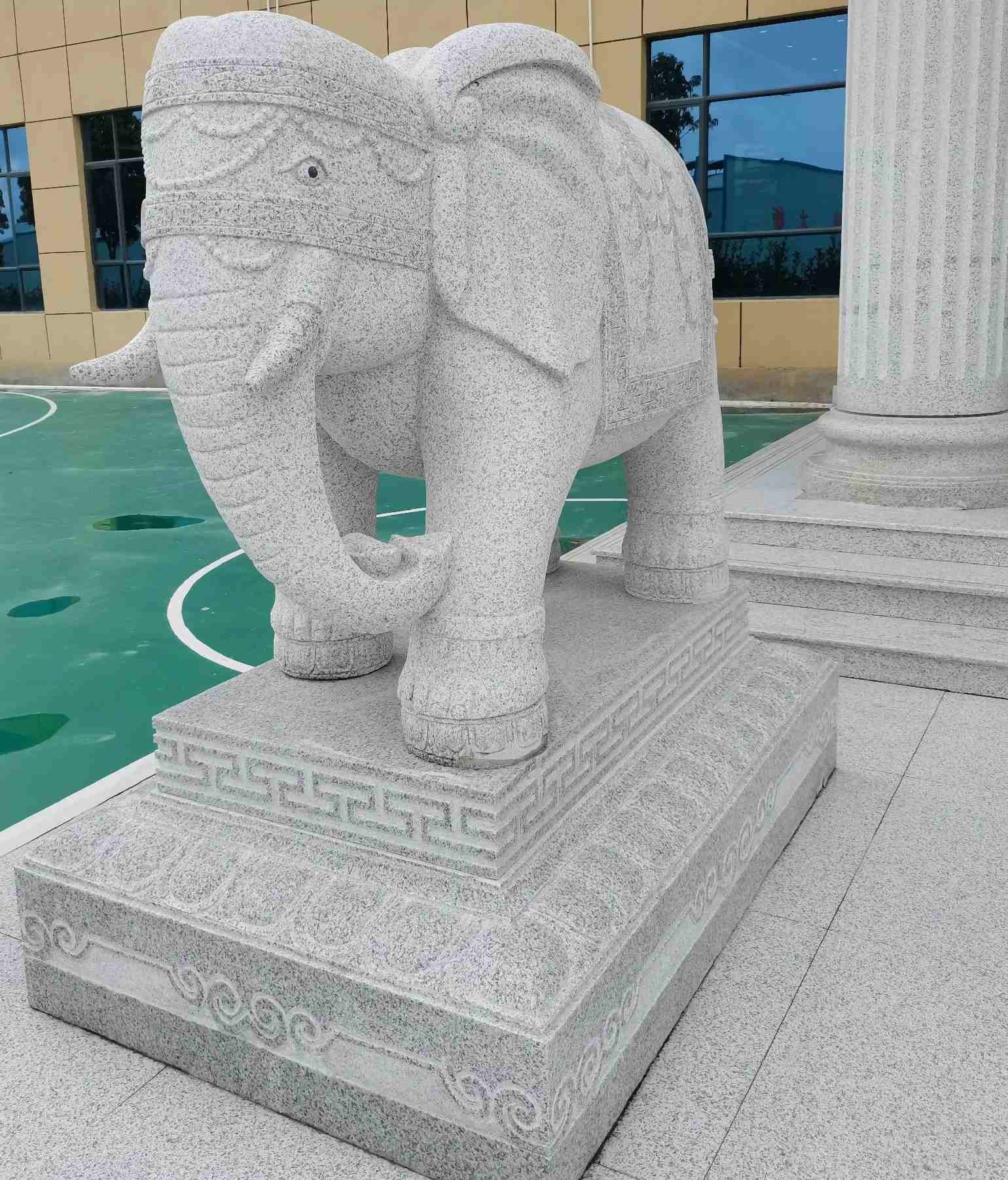 黄山 白麻花岗岩动物异形石雕-大象