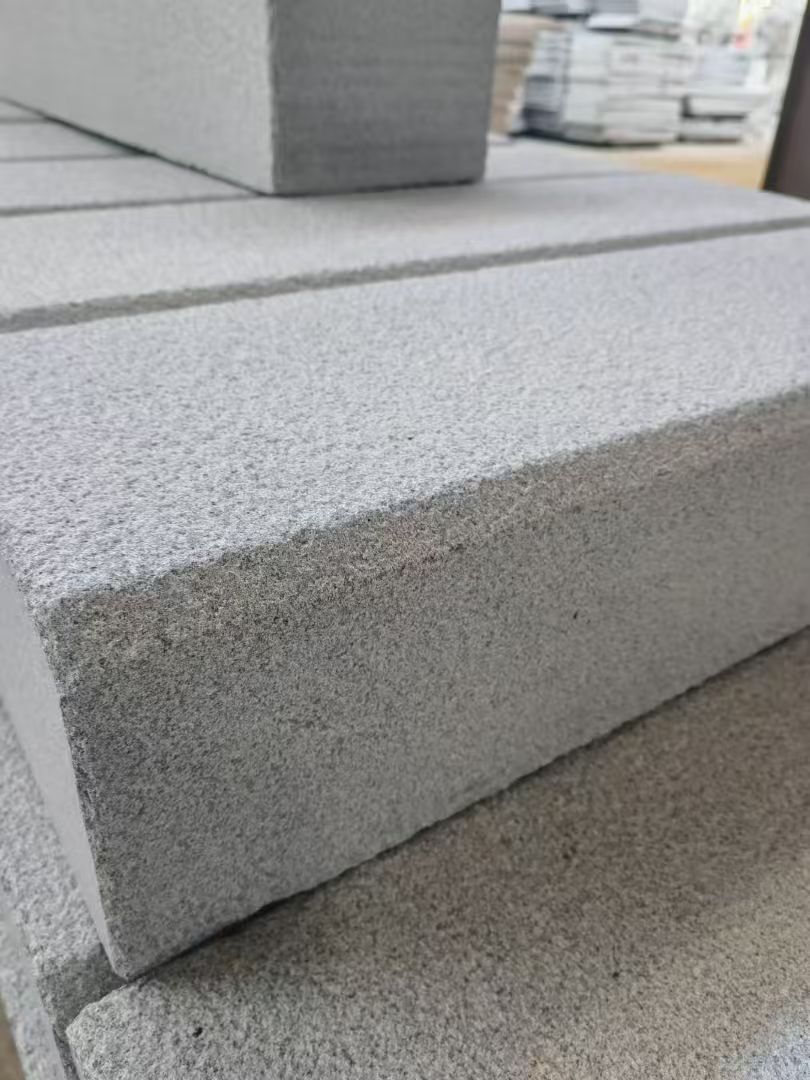 黄山 芝麻灰荔枝面路沿石